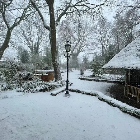 Japandi Lounge - Den Bosch- Sauna- Tub- Pizza Oven * Berlicum