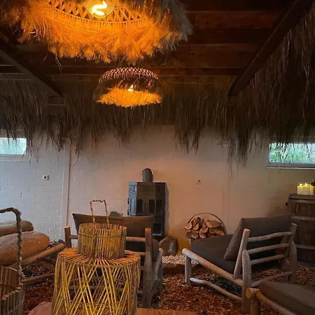 Japandi Lounge - Den Bosch- Sauna- Tub- Pizza Oven Holiday home Berlicum