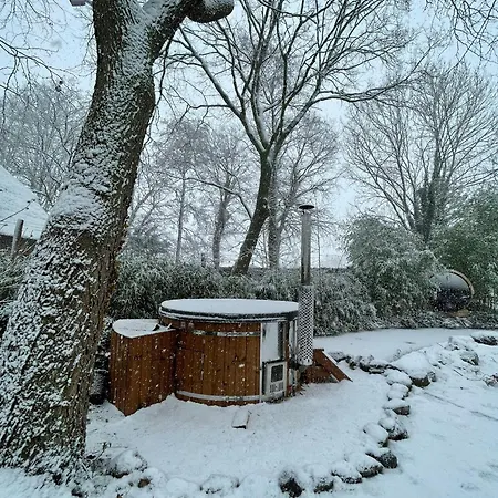 Holiday home Japandi Lounge - Den Bosch- Sauna- Tub- Pizza Oven Berlicum