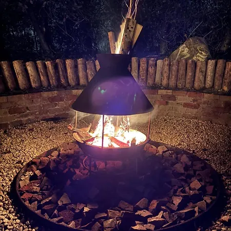 Japandi Lounge - Den Bosch- Sauna- Tub- Pizza Oven Holiday home Berlicum