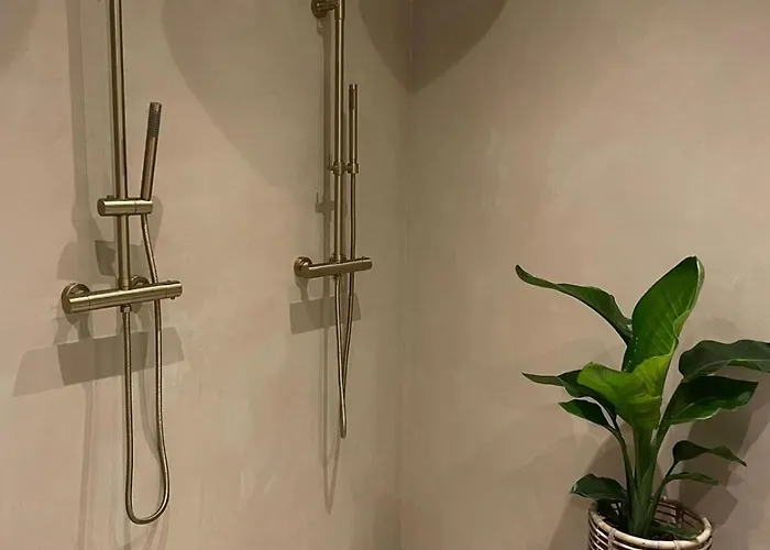 Japandi Lounge - Den Bosch- Sauna- Tub- Pizza Oven Сasa de vacaciones Berlicum